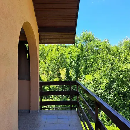 بيت للعطل House Ceric يايتشه